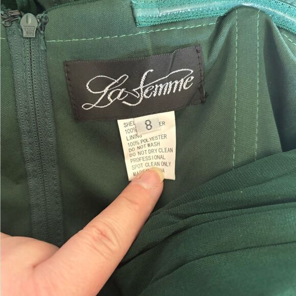 La Femme green off the shoulder rusched long gown size 8 - Picture 3 of 13